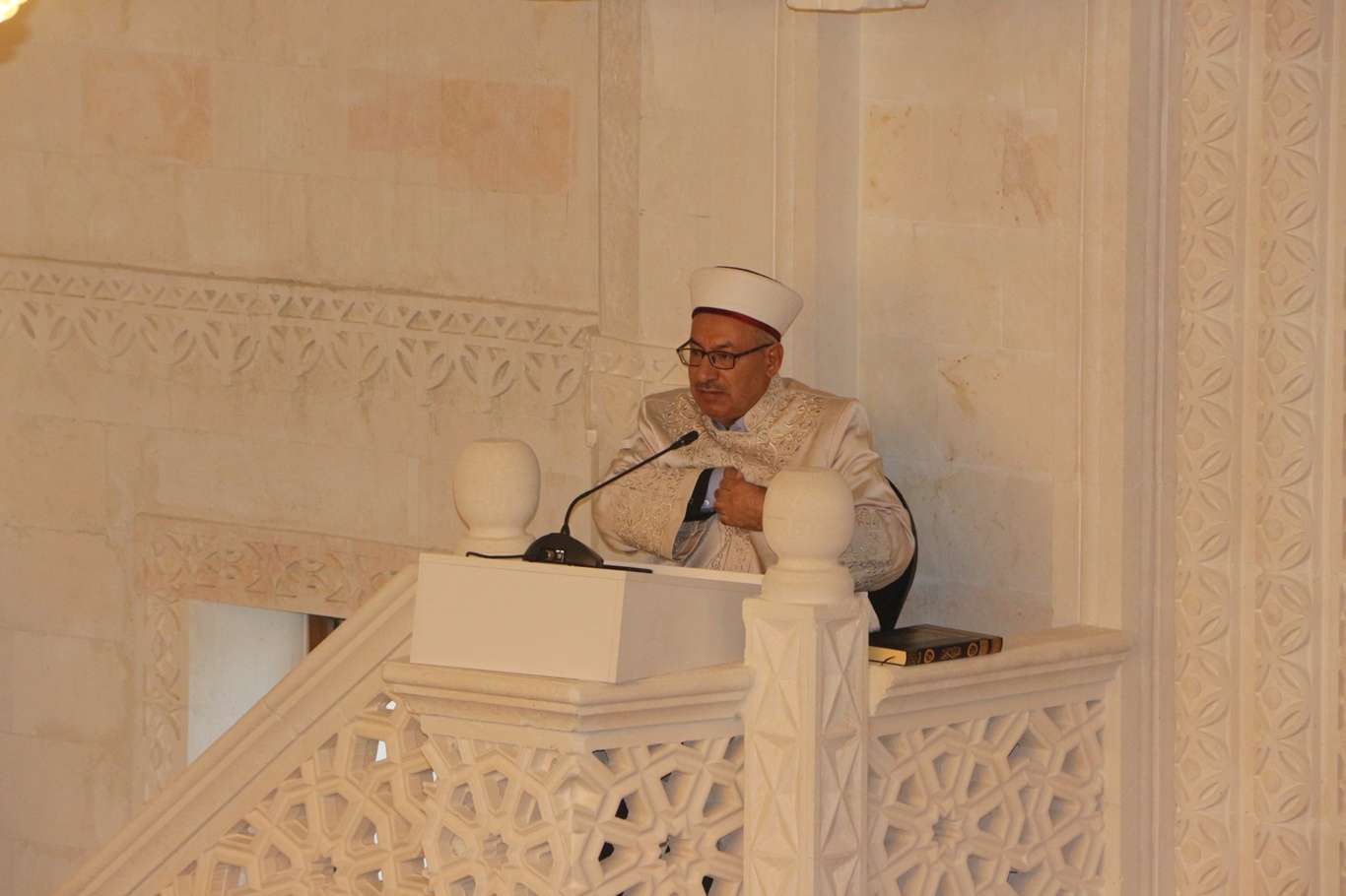 Mardin'de bayram namazı coşkuyla eda edildi Mardin'de bayram namazı coşkuyla eda edildi